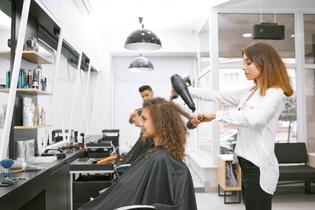Cuánto gasta una peluquería en luz al mes